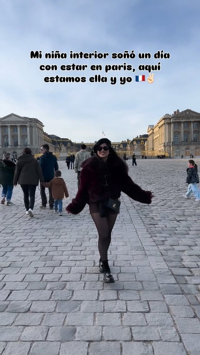 Post 8 by Jessica Mena on Instagram (video)