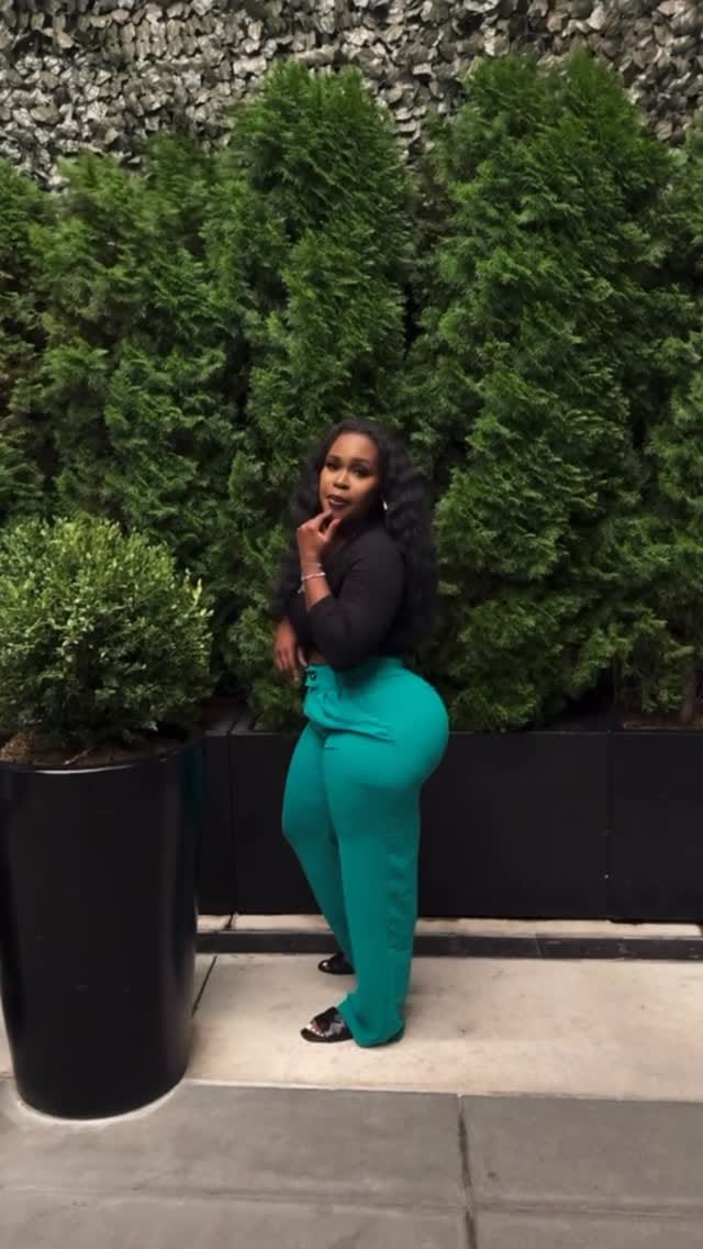 Post 10 by DBCURV💋S on Instagram (video)