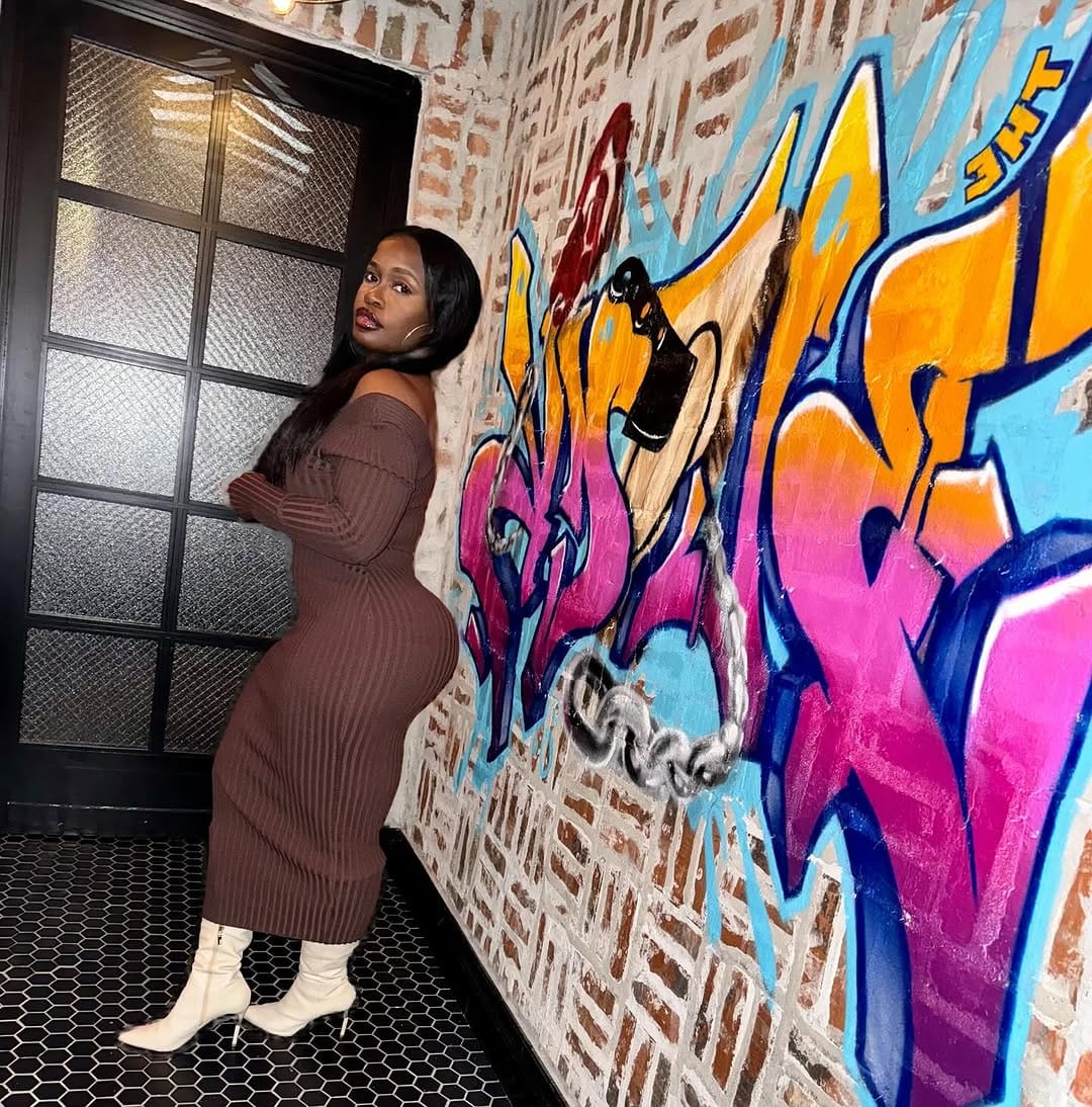 Post 4 by DBCURV💋S on Instagram (image)