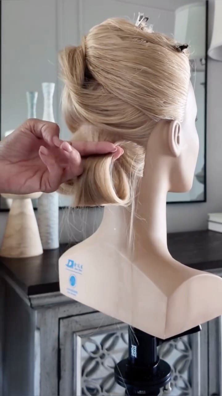 Post 7 by Schwarzkopf Professional USA on Instagram (video)