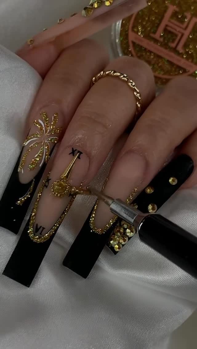 Post 6 by Honey Phan on Instagram (video)