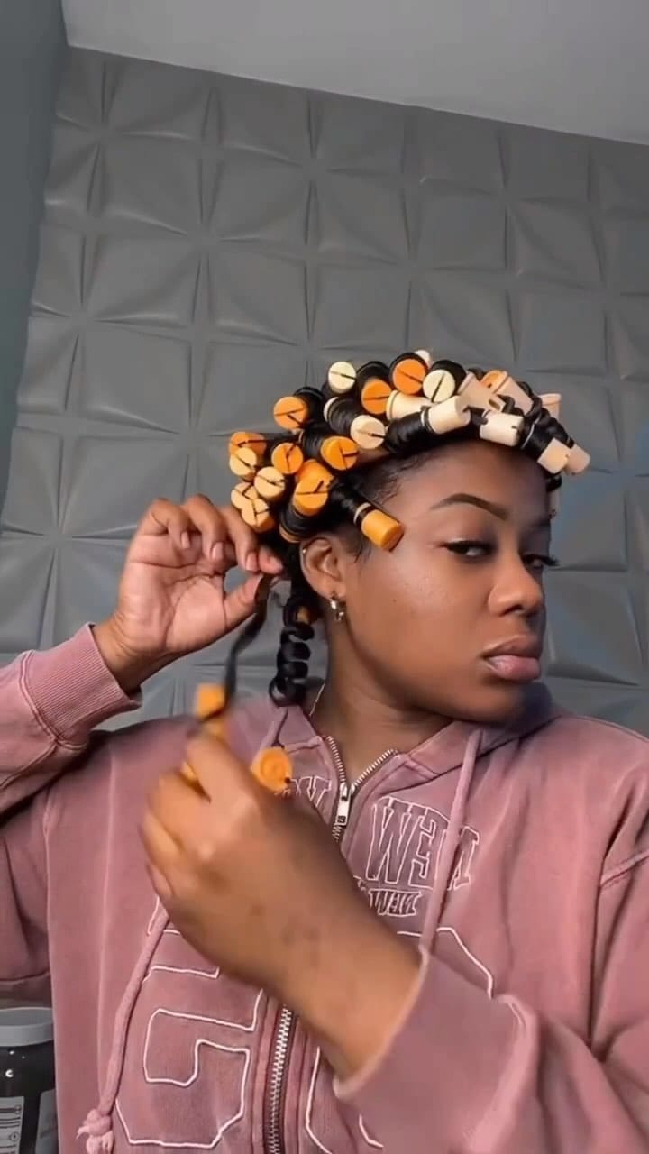 Post 1 by Dollar Curl Club on Instagram (video)