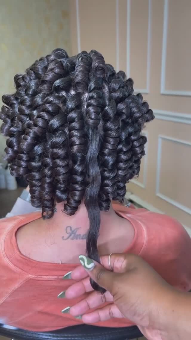 Post 8 by Dollar Curl Club on Instagram (video)