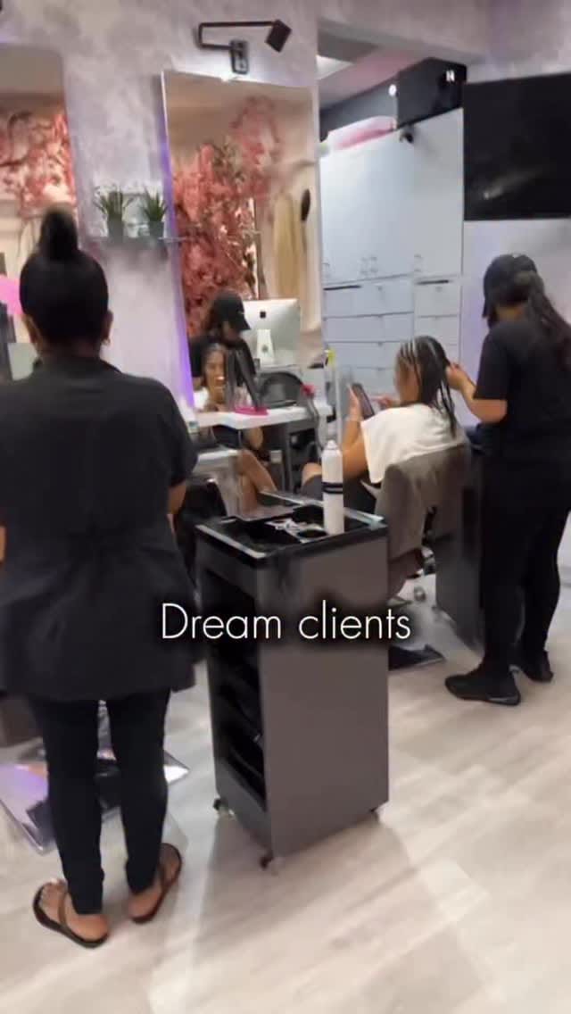 Post 2 by Krailes Hair Extensions Clinic on Instagram (video)