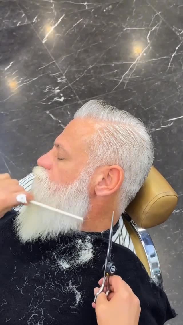 Post 2 by BEARDS IN THE WORLD on Instagram (video)