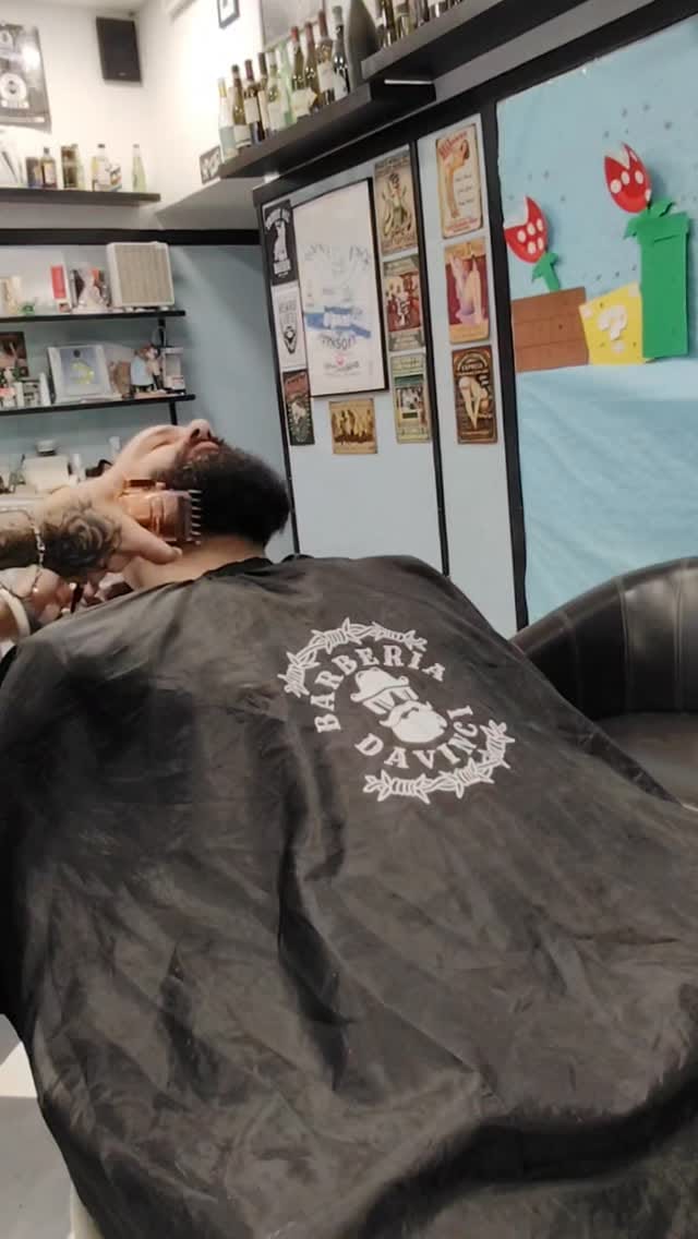 Post 4 by BEARDS IN THE WORLD on Instagram (video)