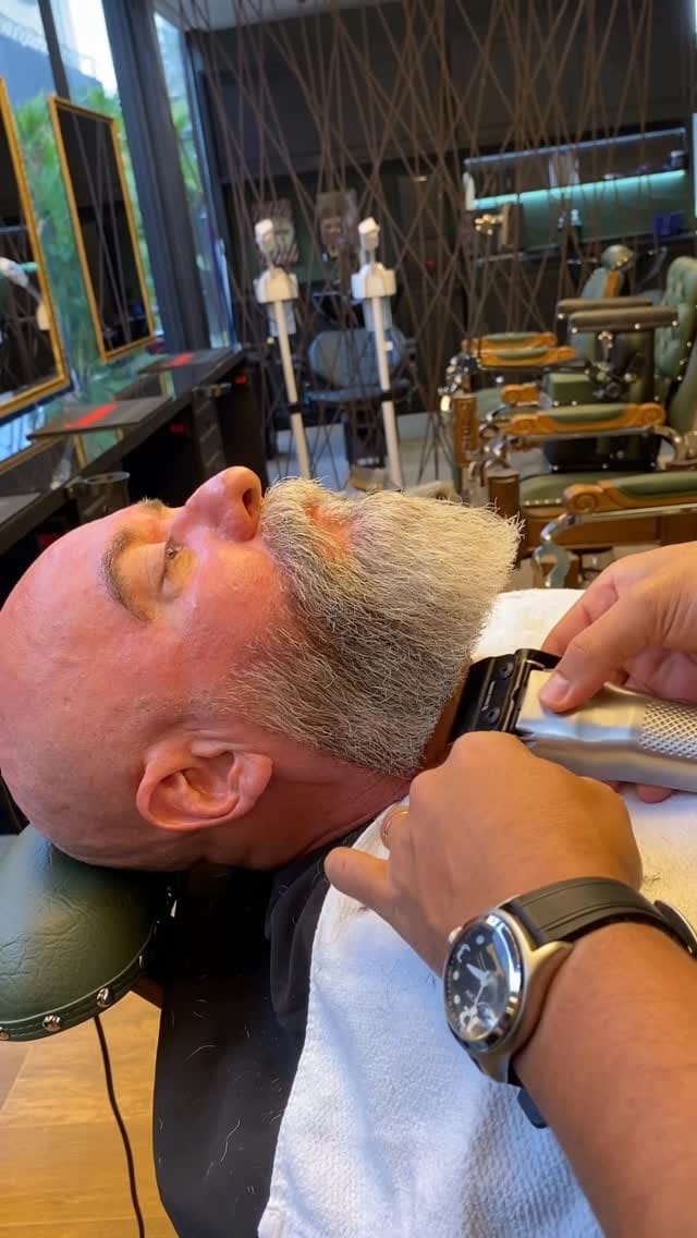 Post 6 by BEARDS IN THE WORLD on Instagram (video)