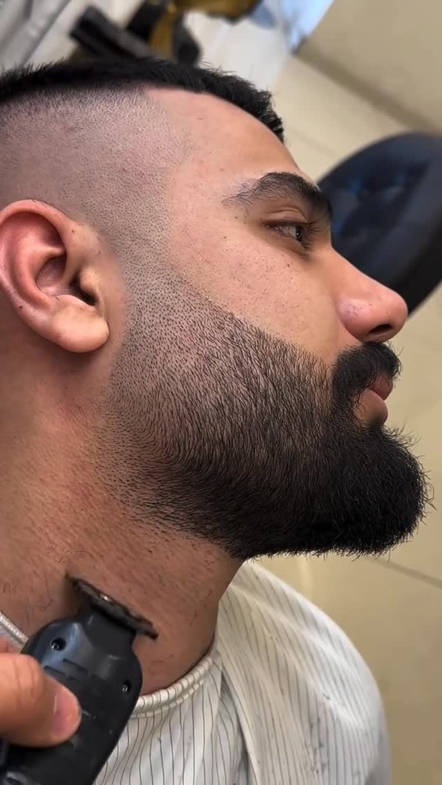 Post 10 by BEARDS IN THE WORLD on Instagram (video)