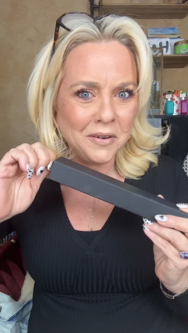 Post 10 by Bombshellbeads on Instagram (video)