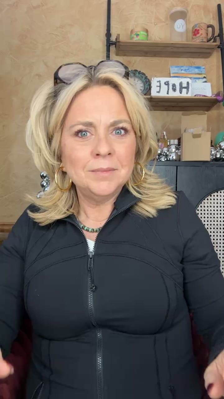 Post 4 by Bombshellbeads on Instagram (video)