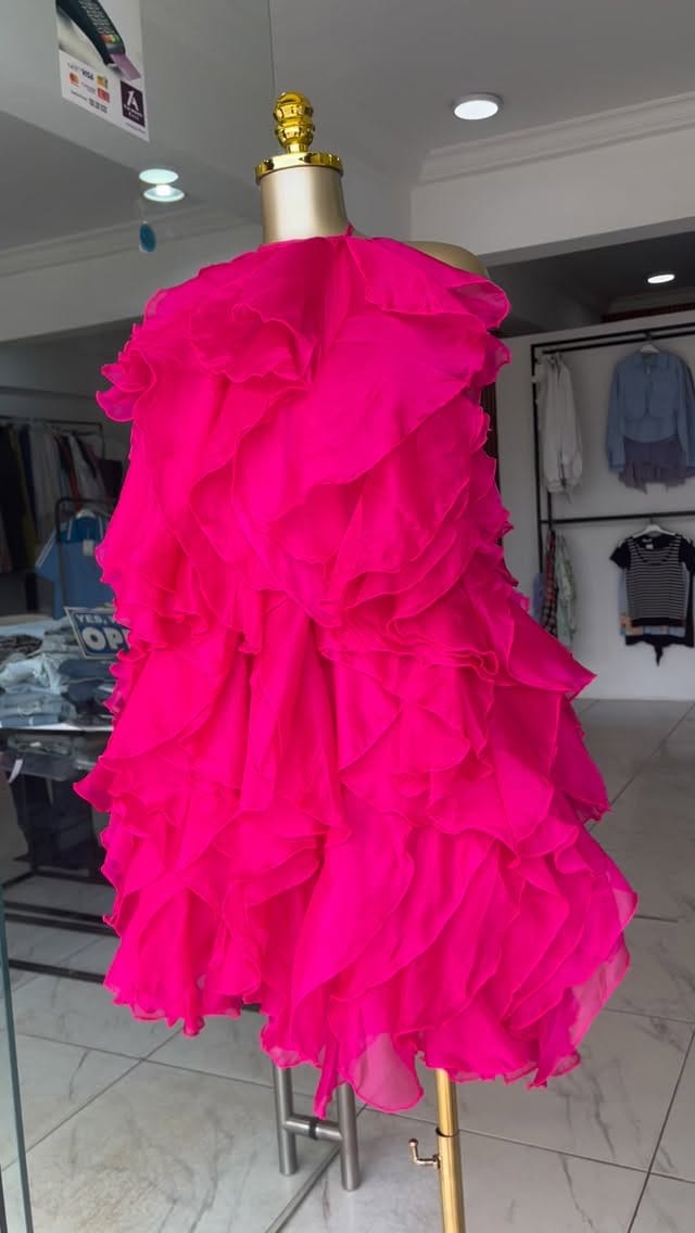 Post 9 by 🇬🇭 No1 Women’s Clothing in Ghana on Instagram (video)