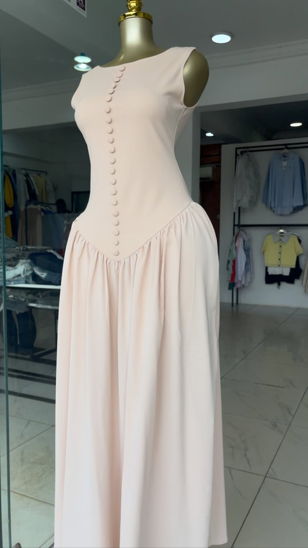 Post 10 by 🇬🇭 No1 Women’s Clothing in Ghana on Instagram (video)