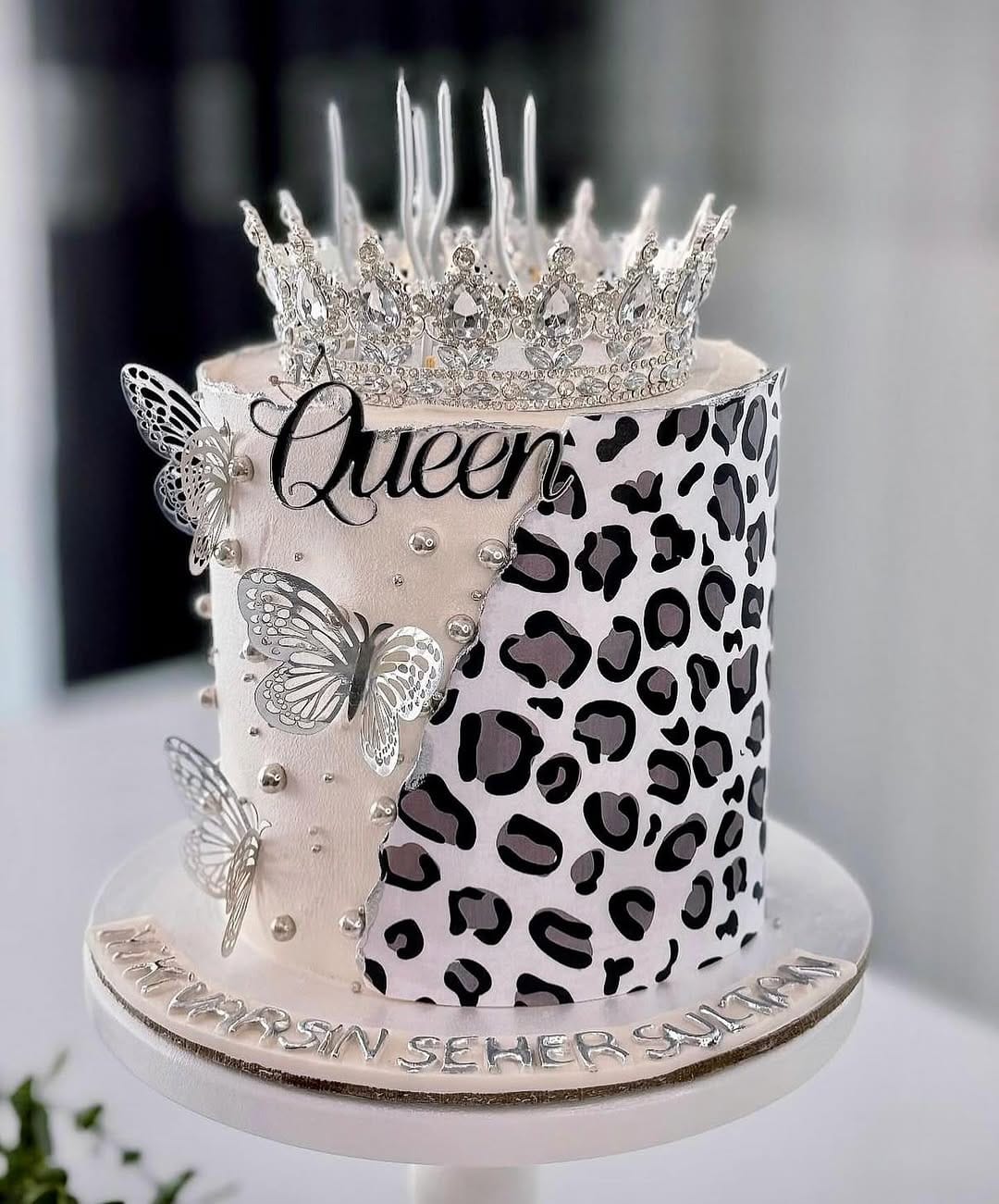 Post 5 by CakeAHolics By Bochinchitos on Instagram (image)
