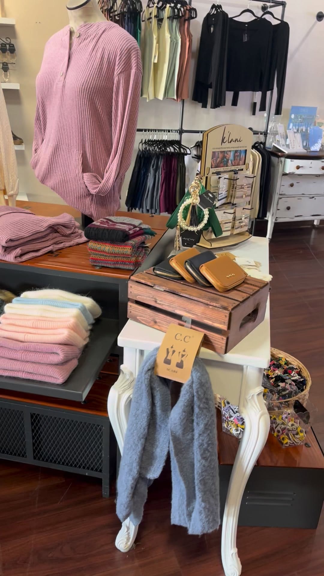 Post 1 by Amia Boutique on Instagram (video)