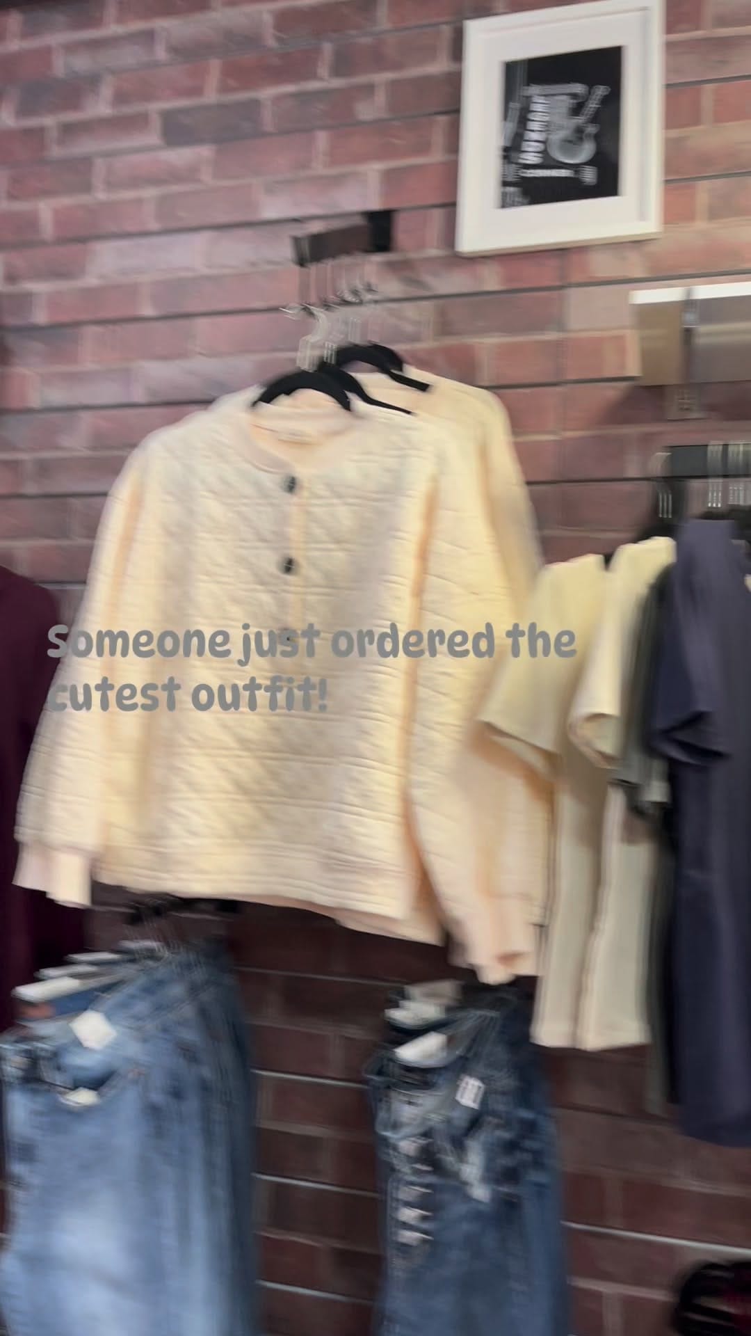 Post 4 by Amia Boutique on Instagram (video)