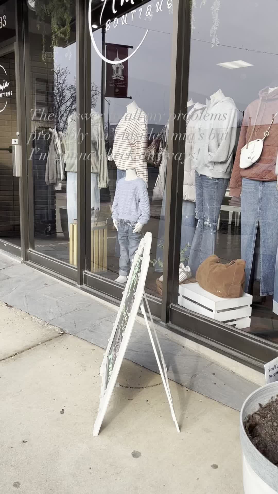 Post 5 by Amia Boutique on Instagram (video)