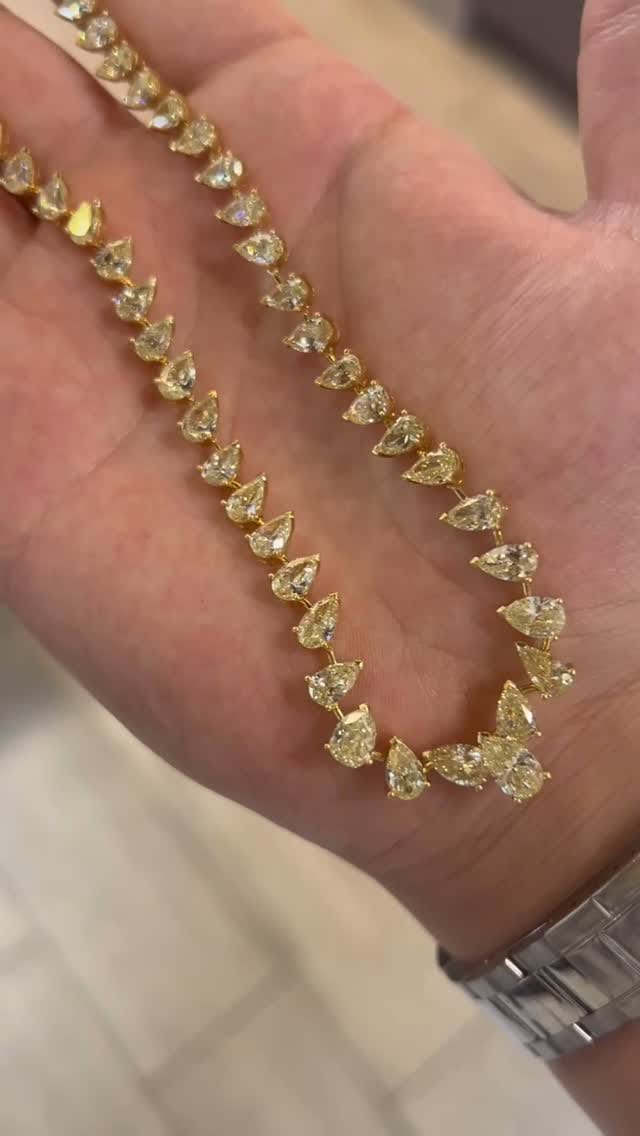 Post 8 by Elies Fine Jewelry on Instagram (video)