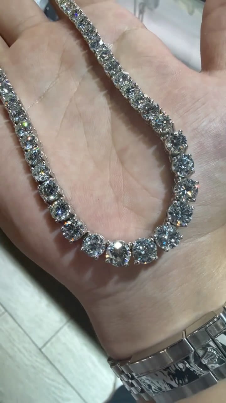 Post 6 by Elies Fine Jewelry on Instagram (video)