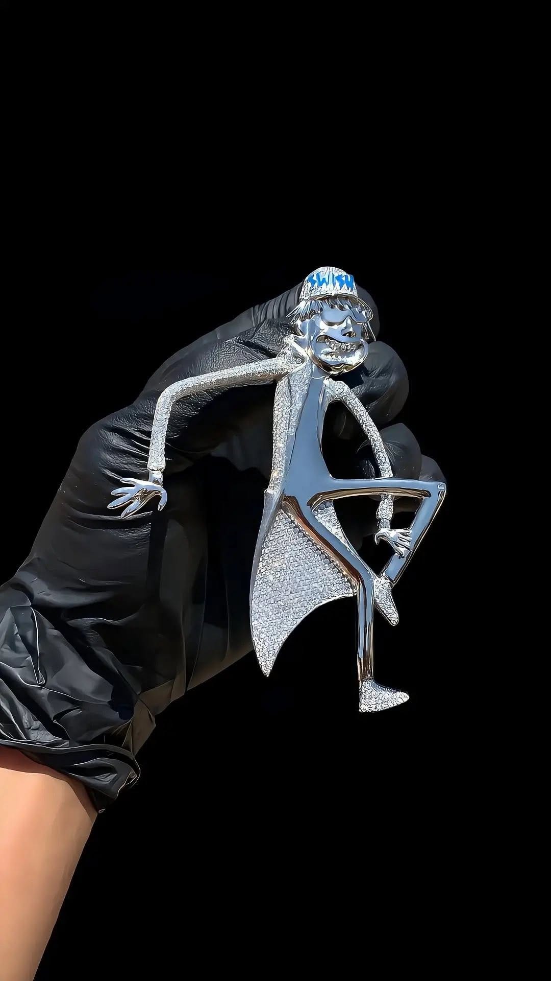Post 4 by 𝓜𝓪𝓻𝓴𝔂 𝓣𝓱𝓮 𝓙𝓮𝔀𝓮𝓵𝓮𝓻 on Instagram (video)