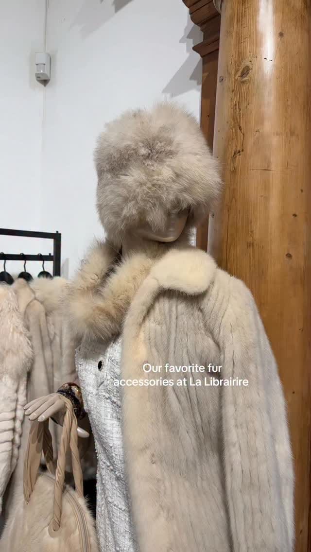Post 1 by La Librairie Luxury on Instagram (video)