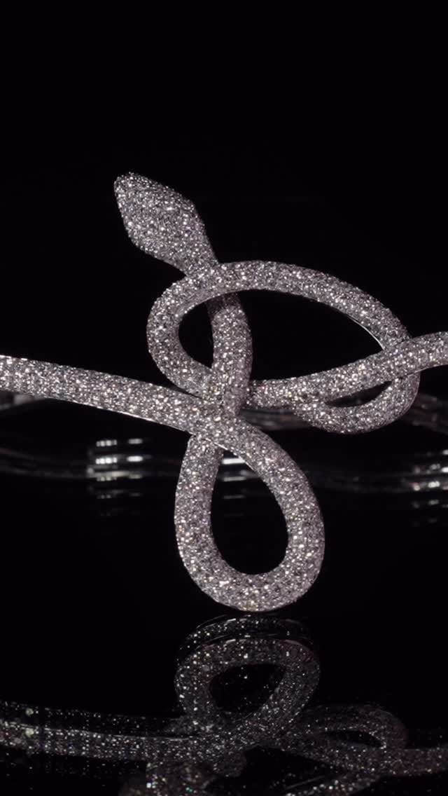 Post 7 by STÉFÈRE JEWELRY on Instagram (video)