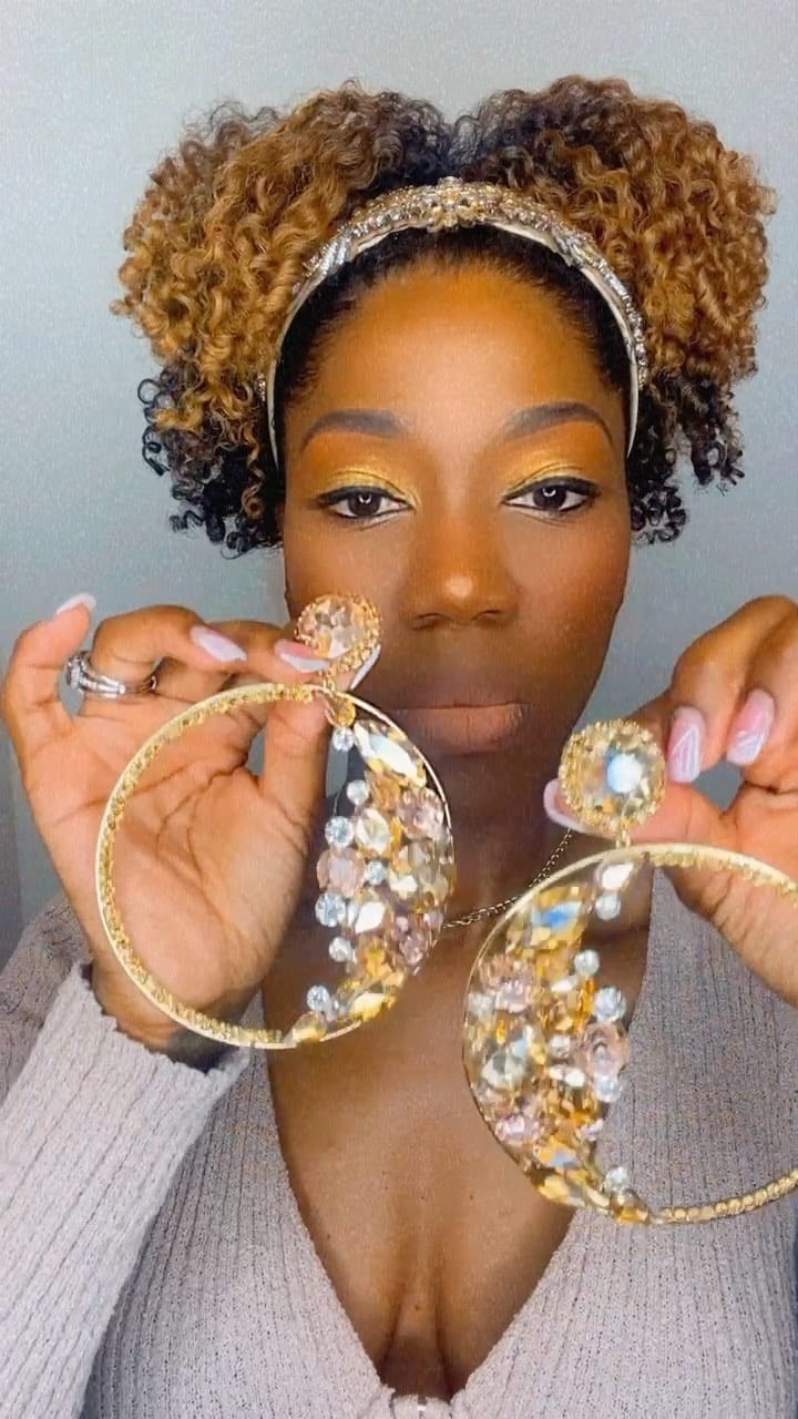 Post 9 by Grace and Free Accessories on Instagram (video)
