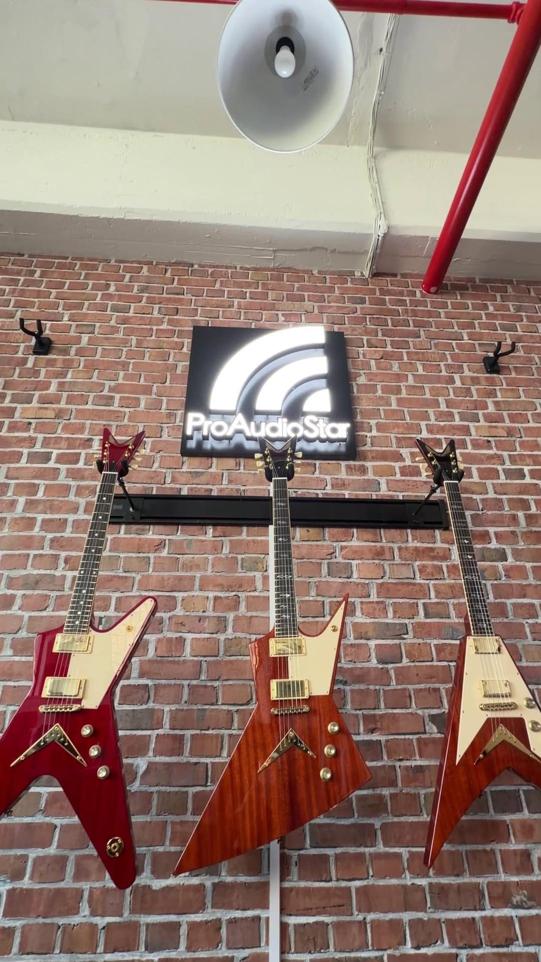 Post 3 by ProAudioStar on Instagram (video)