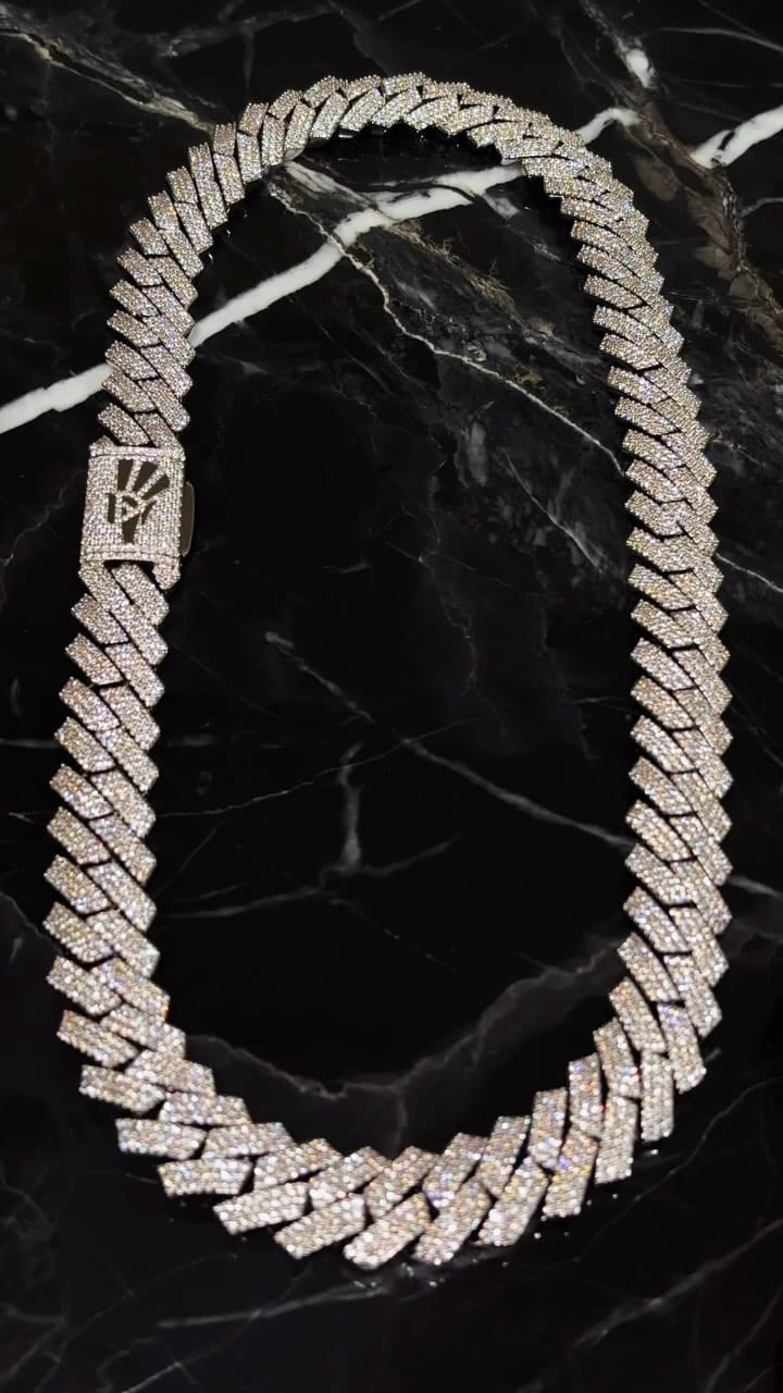 Post 4 by Joyería Alancito on Instagram (video)