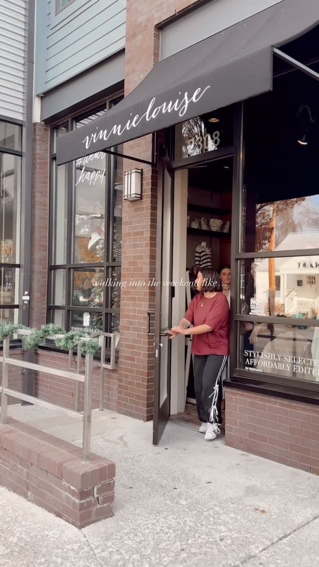 Post 5 by Vinnie Louise - Women’s Clothing Boutique on Instagram (video)