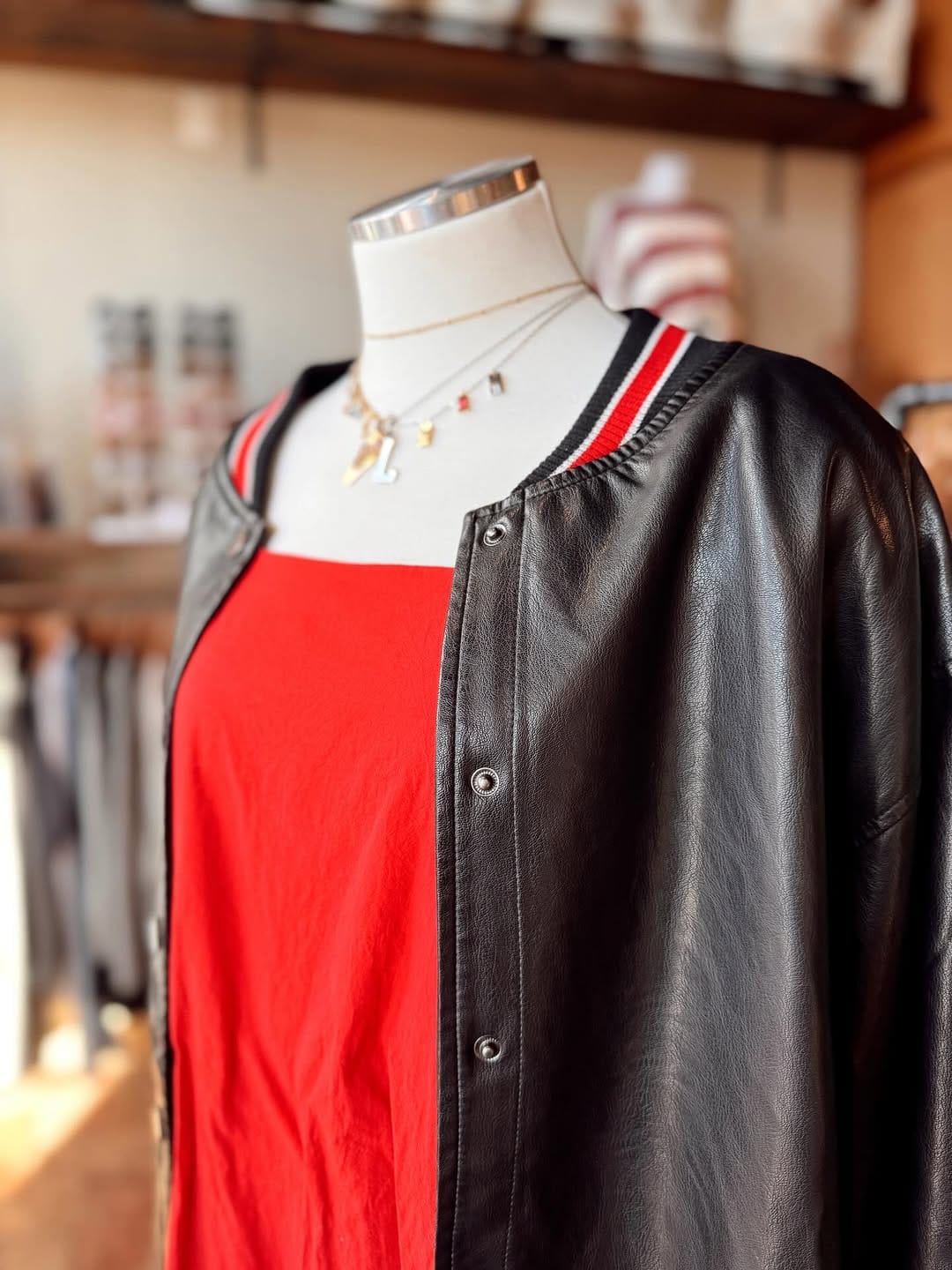 Post 2 by Vinnie Louise - Women’s Clothing Boutique on Instagram (carousel)