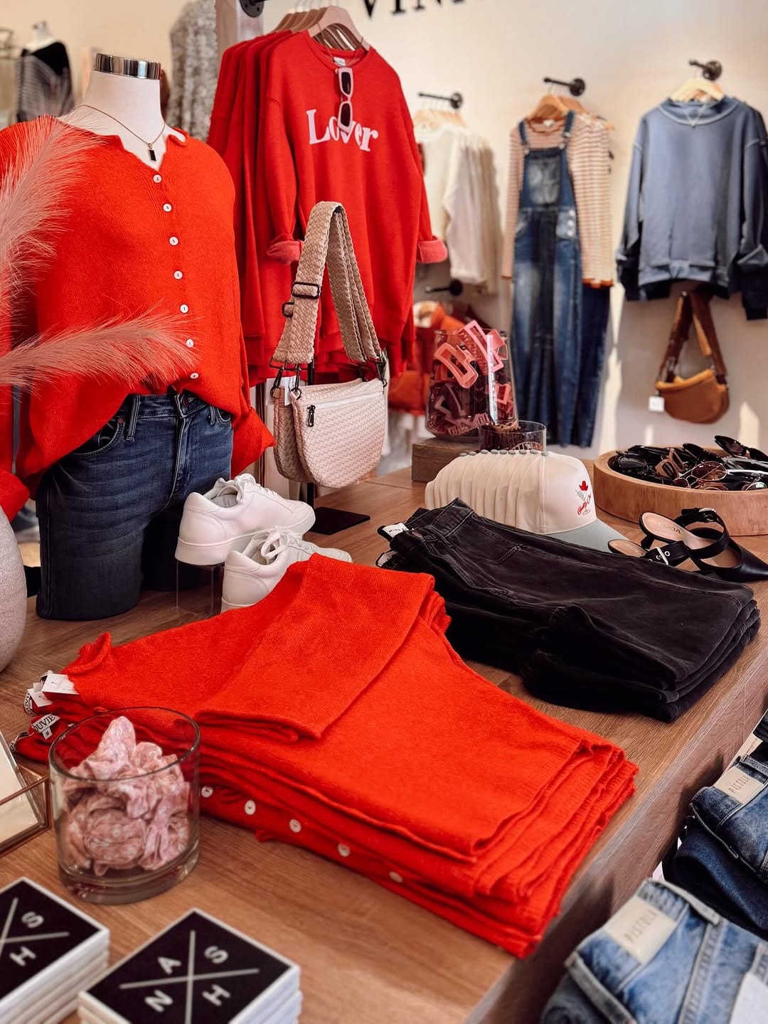 Post 4 by Vinnie Louise - Women’s Clothing Boutique on Instagram (carousel)