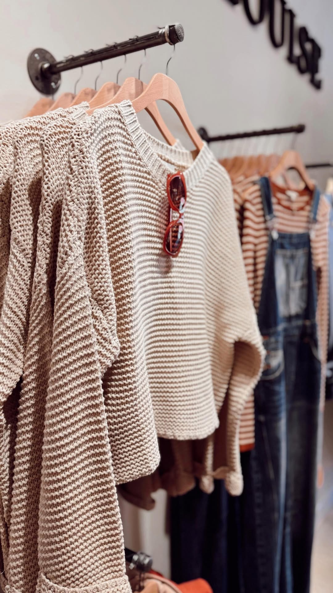 Post 7 by Vinnie Louise - Women’s Clothing Boutique on Instagram (video)