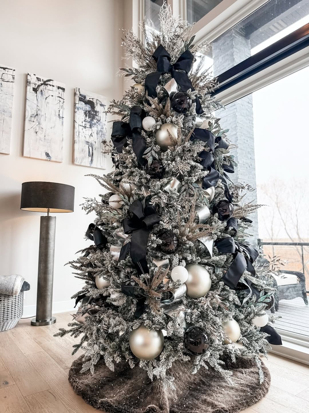 Post 8 by Dani | Christmas | Holiday Decor on Instagram (image)