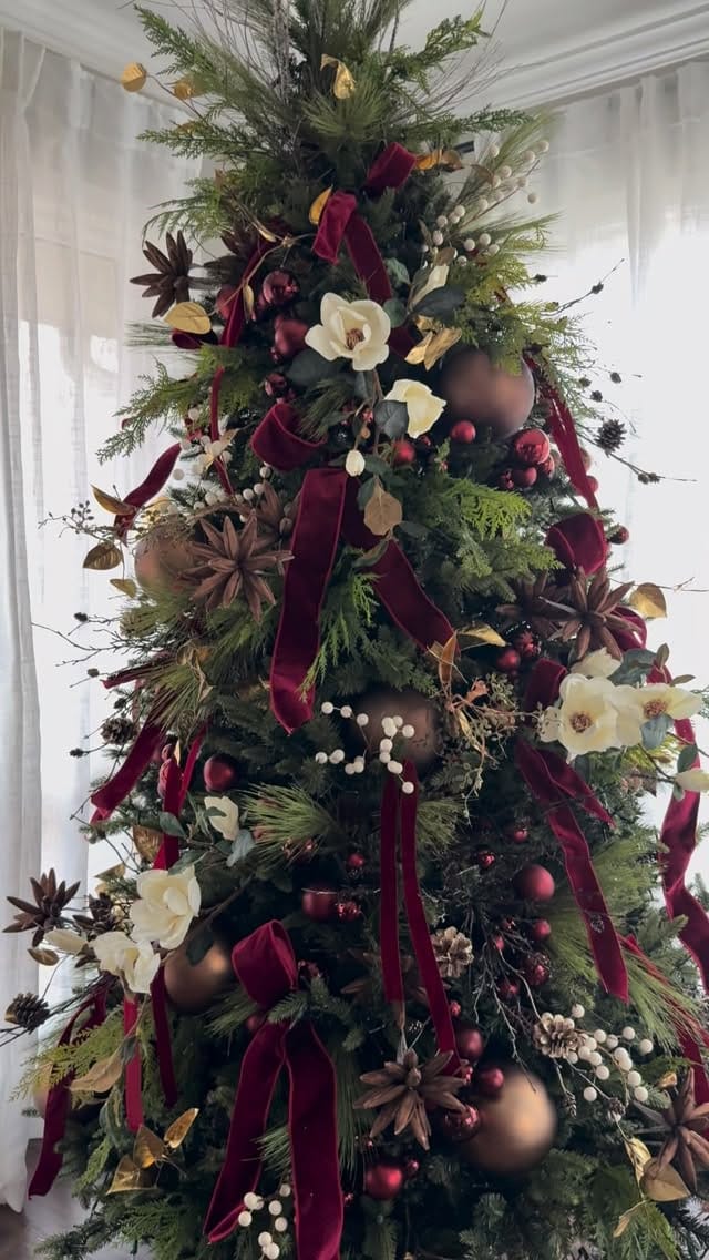 Post 3 by Dani | Christmas | Holiday Decor on Instagram (video)