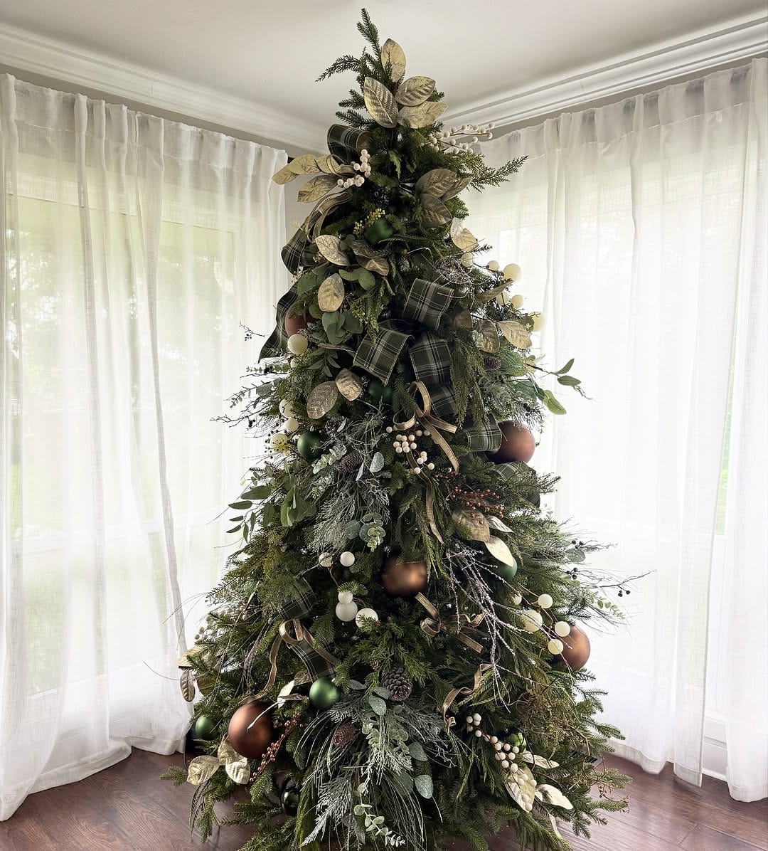 Post 10 by Dani | Christmas | Holiday Decor on Instagram (image)