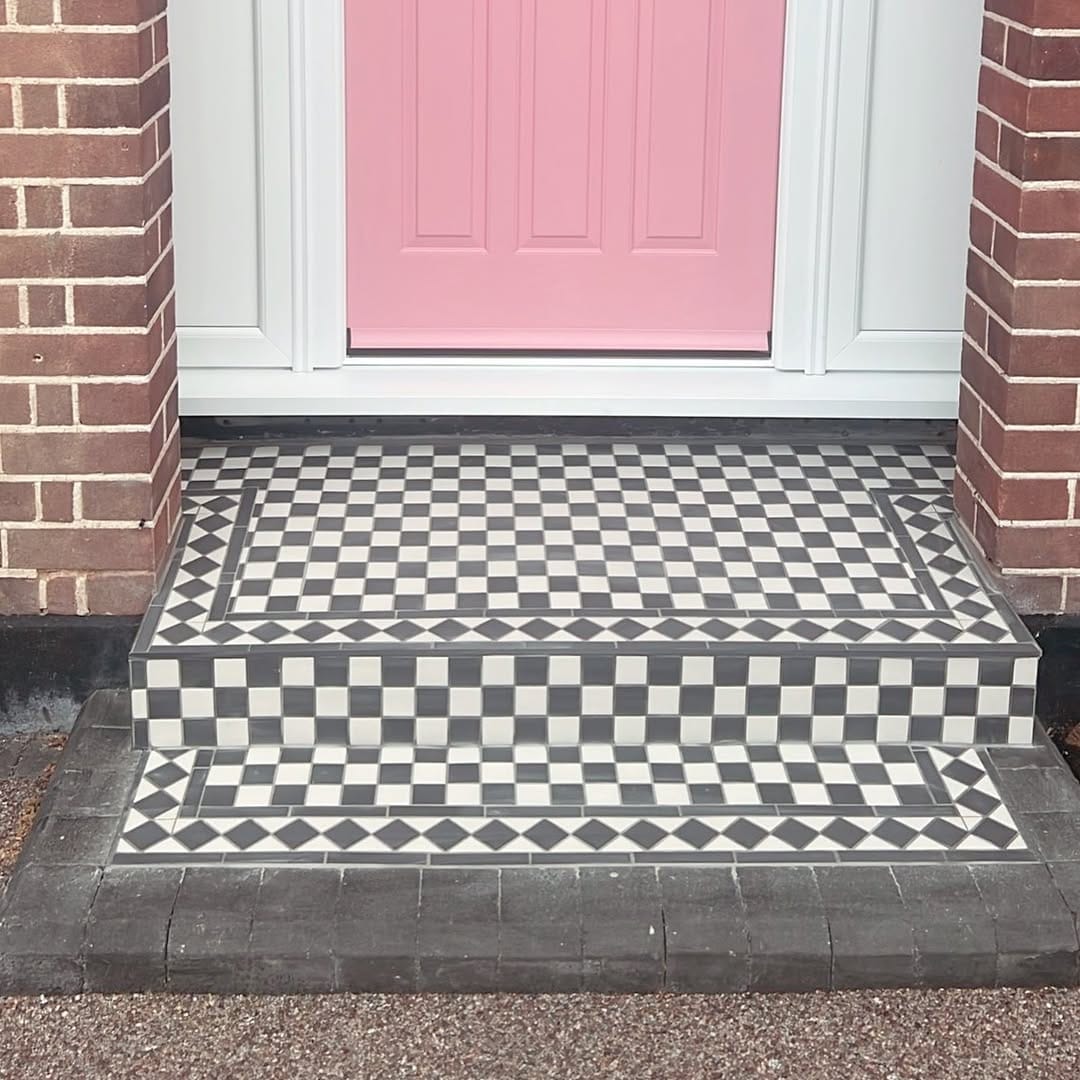 Post 2 by Lizzie @luvmyabode on Instagram (carousel)