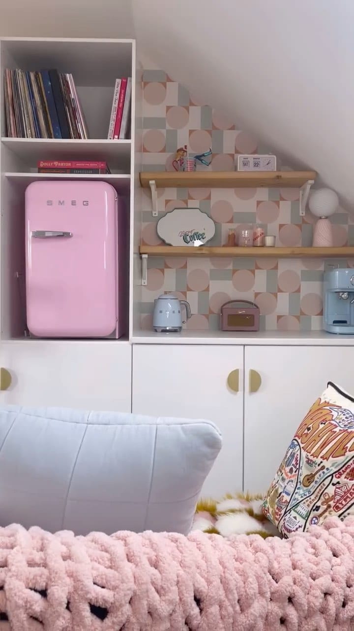 Post 4 by Lizzie @luvmyabode on Instagram (video)