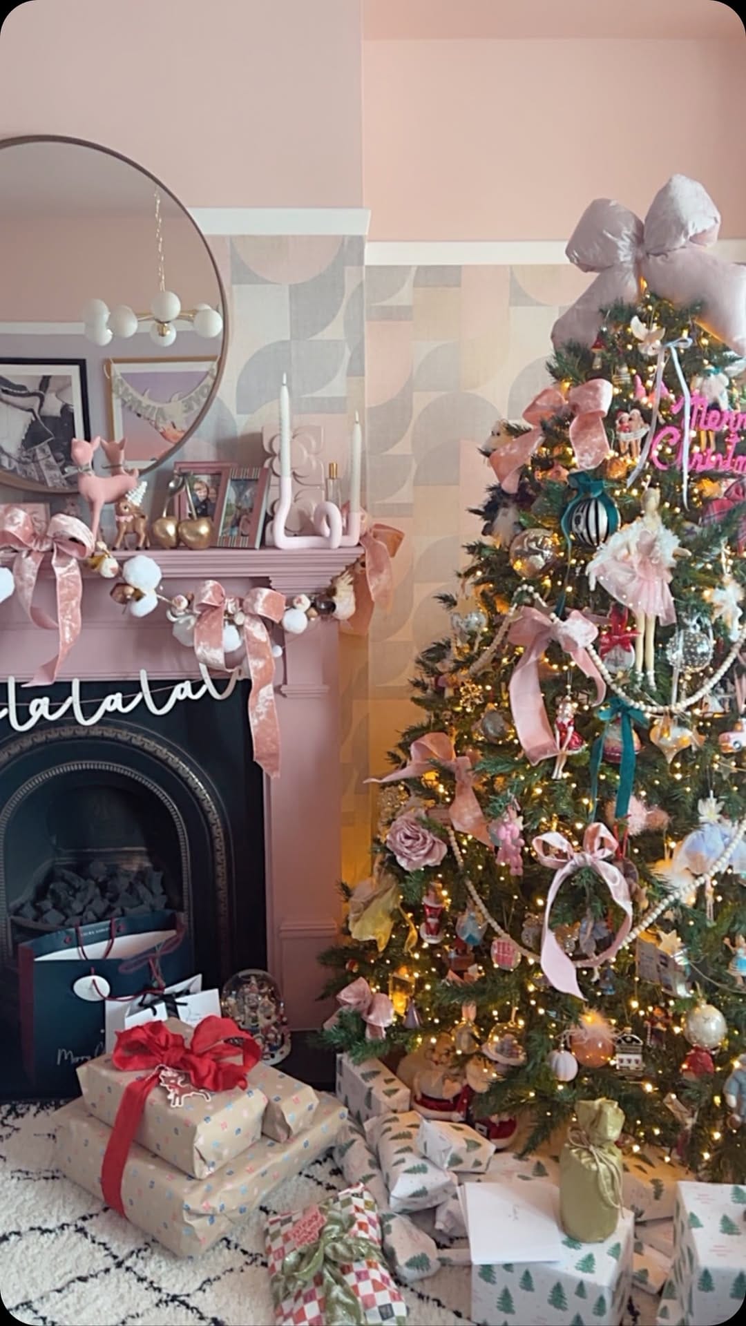 Post 8 by Lizzie @luvmyabode on Instagram (video)