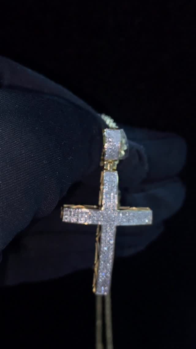 Post 7 by King Johnny The Jeweler on Instagram (video)