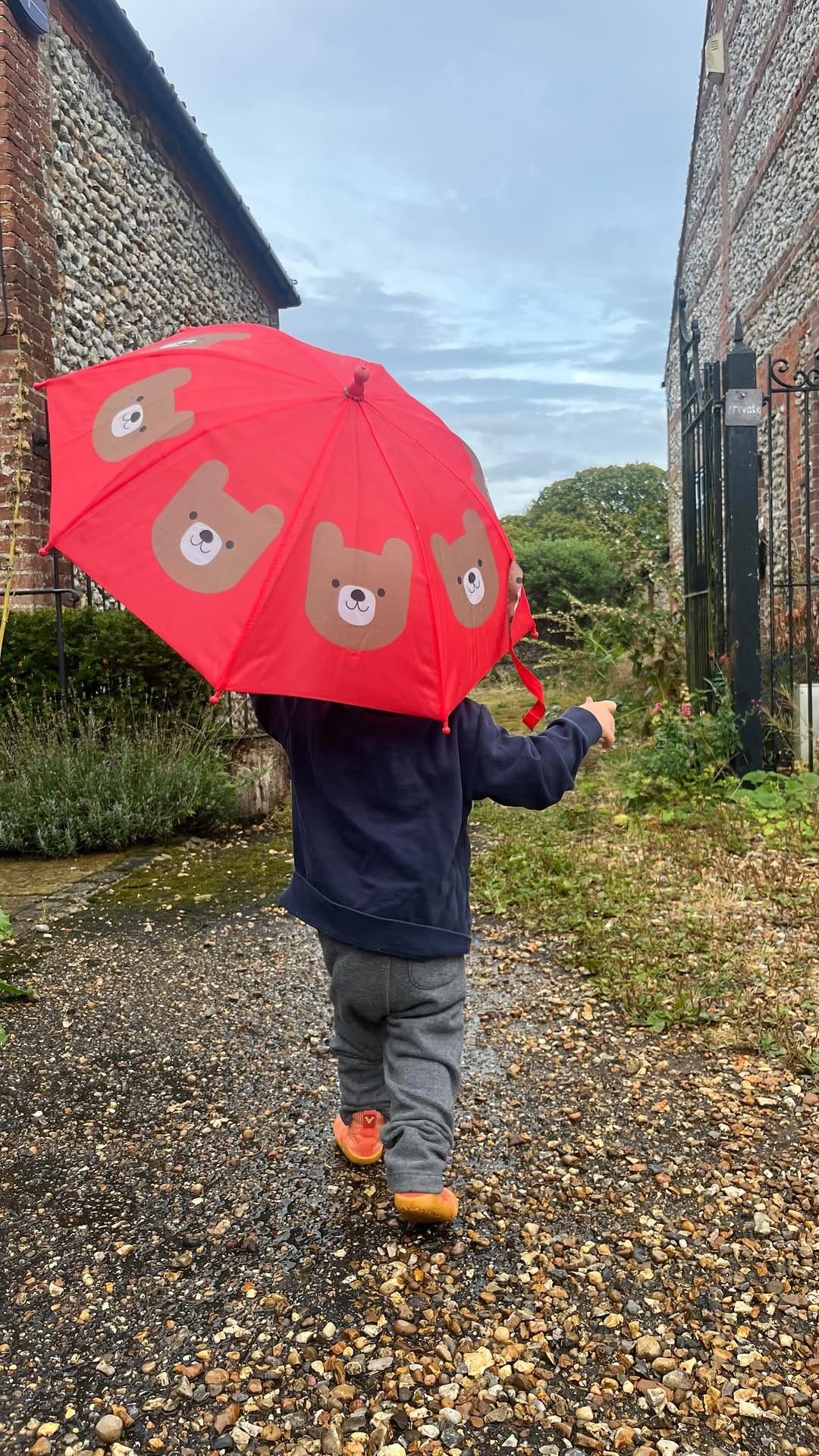Post 1 by East London Parasol Co. on Instagram (video)