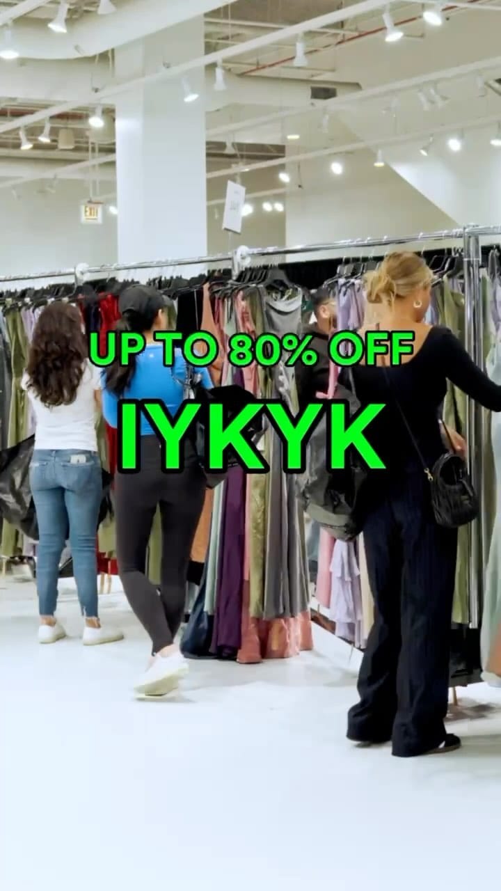 Post 10 by 260 Sample Sale CHICAGO on Instagram (video)