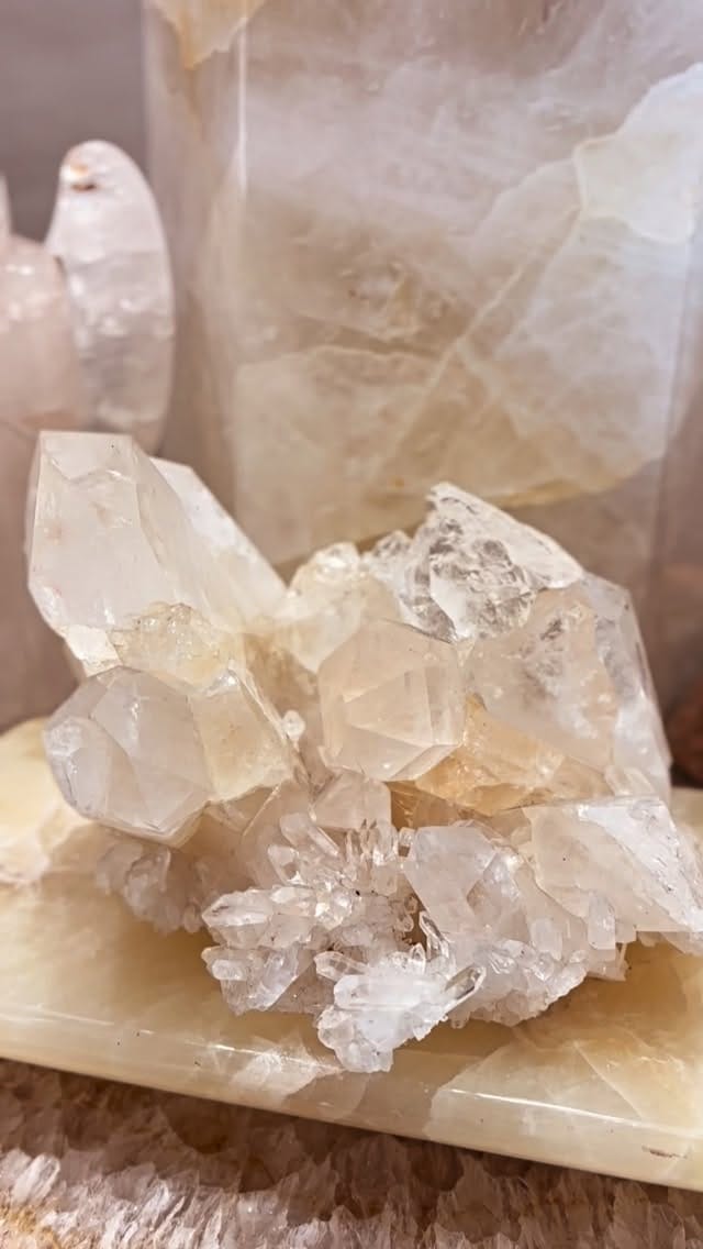 Post 4 by Ele Keats Jewelry + Crystals on Instagram (video)
