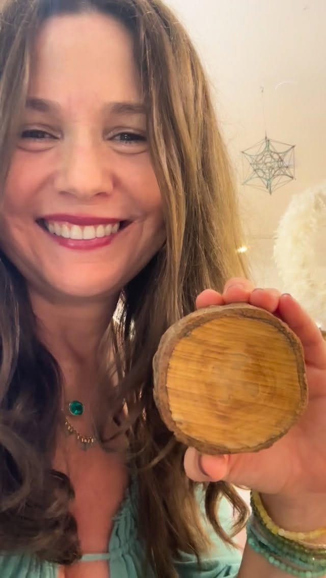Post 6 by Ele Keats Jewelry + Crystals on Instagram (video)