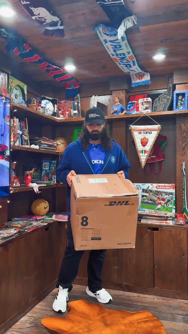 Post 7 by Classic Football Shirts LA on Instagram (video)