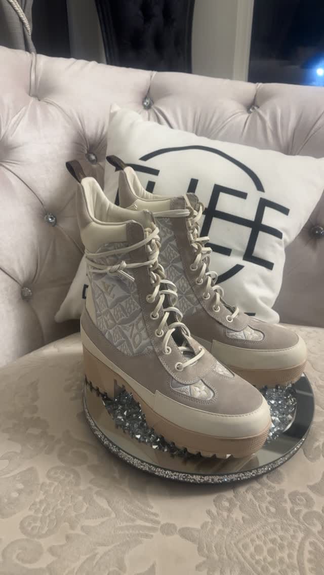 Post 7 by Thee Boutique on Instagram (video)