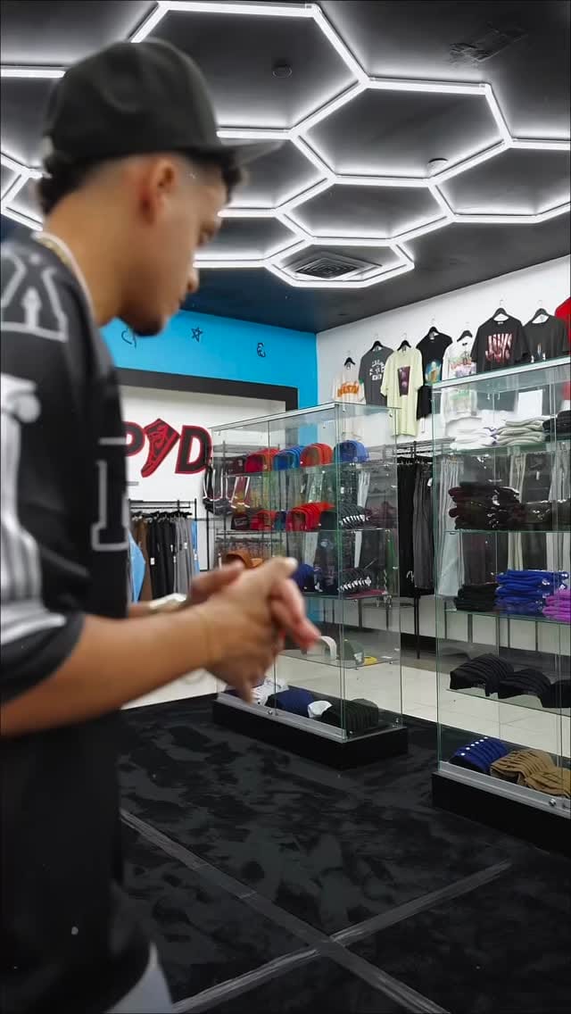 Post 3 by 𝘾𝙊𝙋𝙋𝙀𝘿 🇵🇷 on Instagram (video)