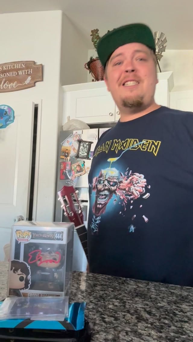 Post 5 by The Heady Hut Gallery on Instagram (video)