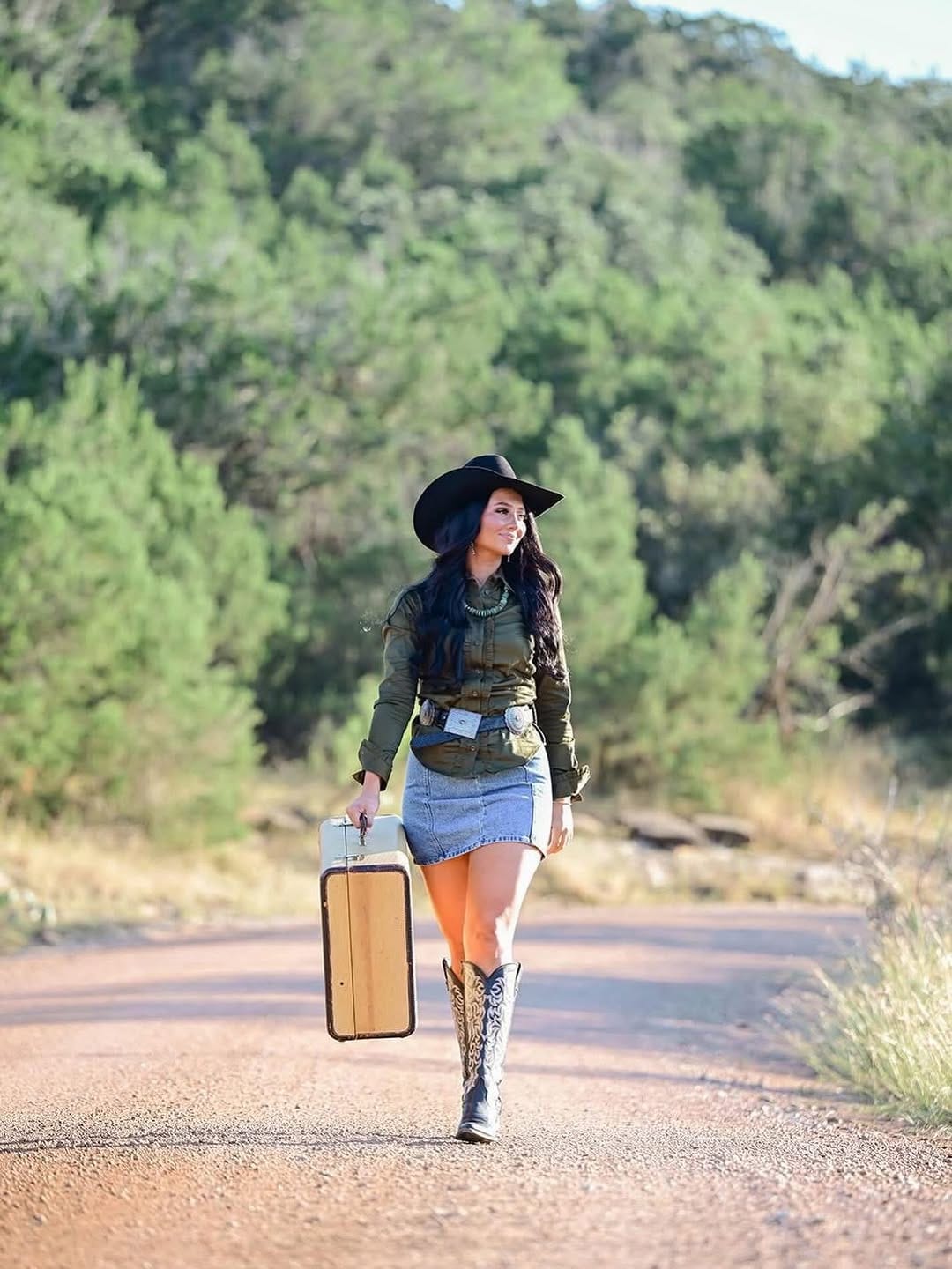 Post 9 by 4L Western Wear on Instagram (image)