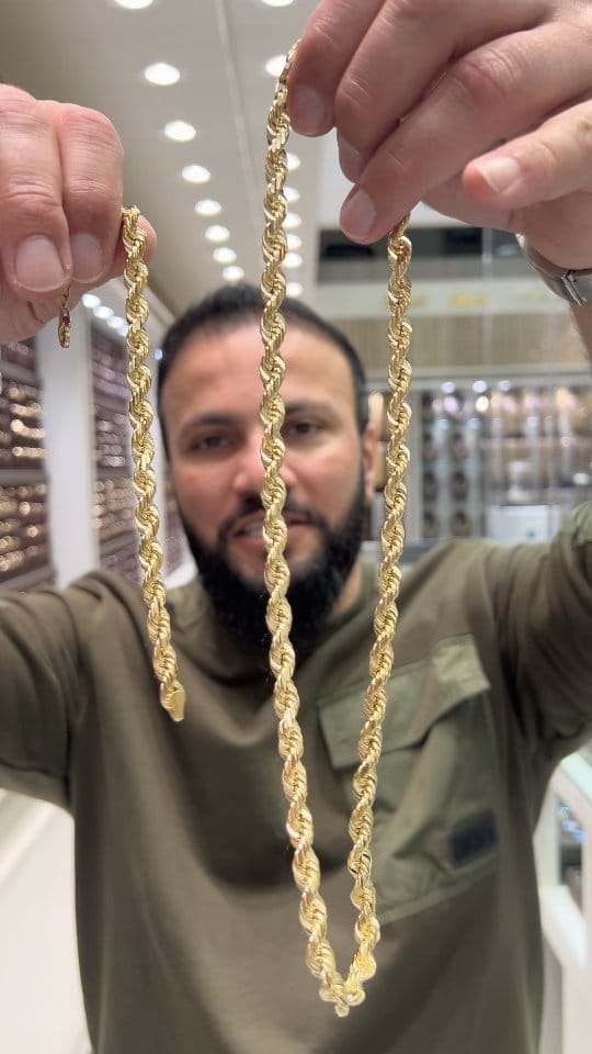Post 4 by Mike Da Jeweler on Instagram (video)