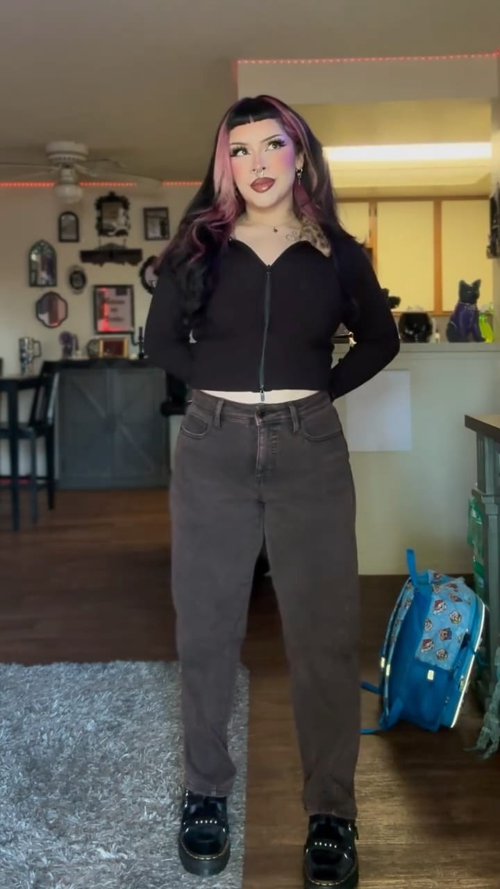 Post 1 by Vivienne Michelle on Instagram (video)